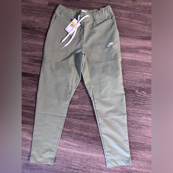 Green Nike sweats - Picture 1 of 3